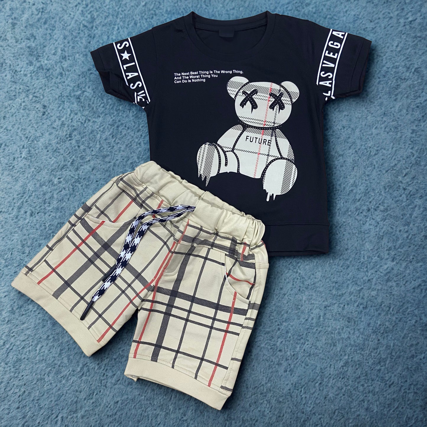 Trendy Bear Graphic T-shirt & Checkered Shorts Set for Boys - Black